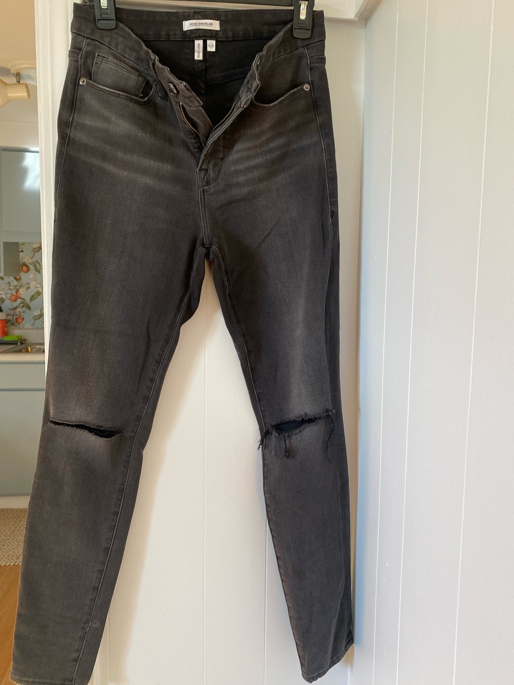 Good American Black Skinny Jeans with Knee Rips